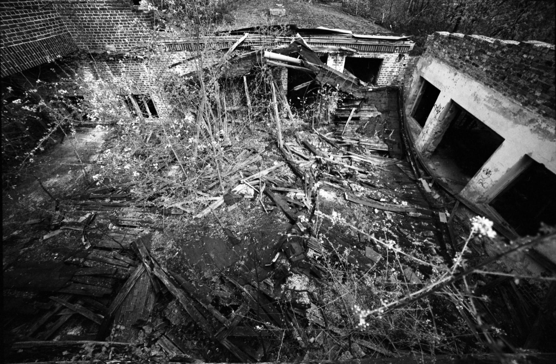 Thumbnail /2022 Brandenburg/Eisenhüttenstadt/Bhf Gebäude Innenhof.jpg